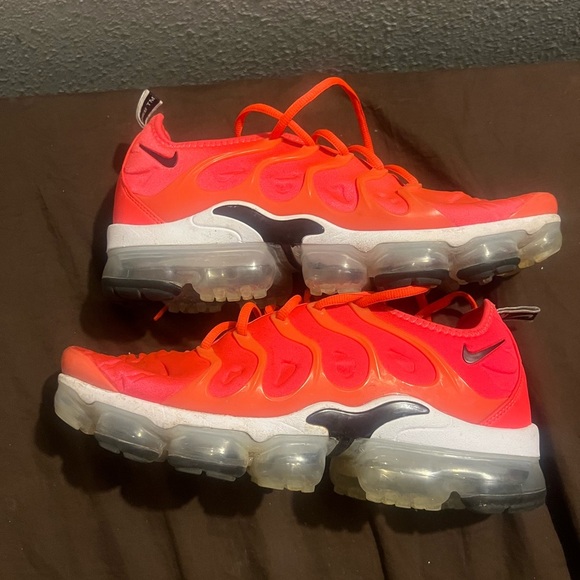 Nike Air Vapormax Plus Bright Crimson 2018 fits women size 12 or men 10.5 - Picture 6 of 11